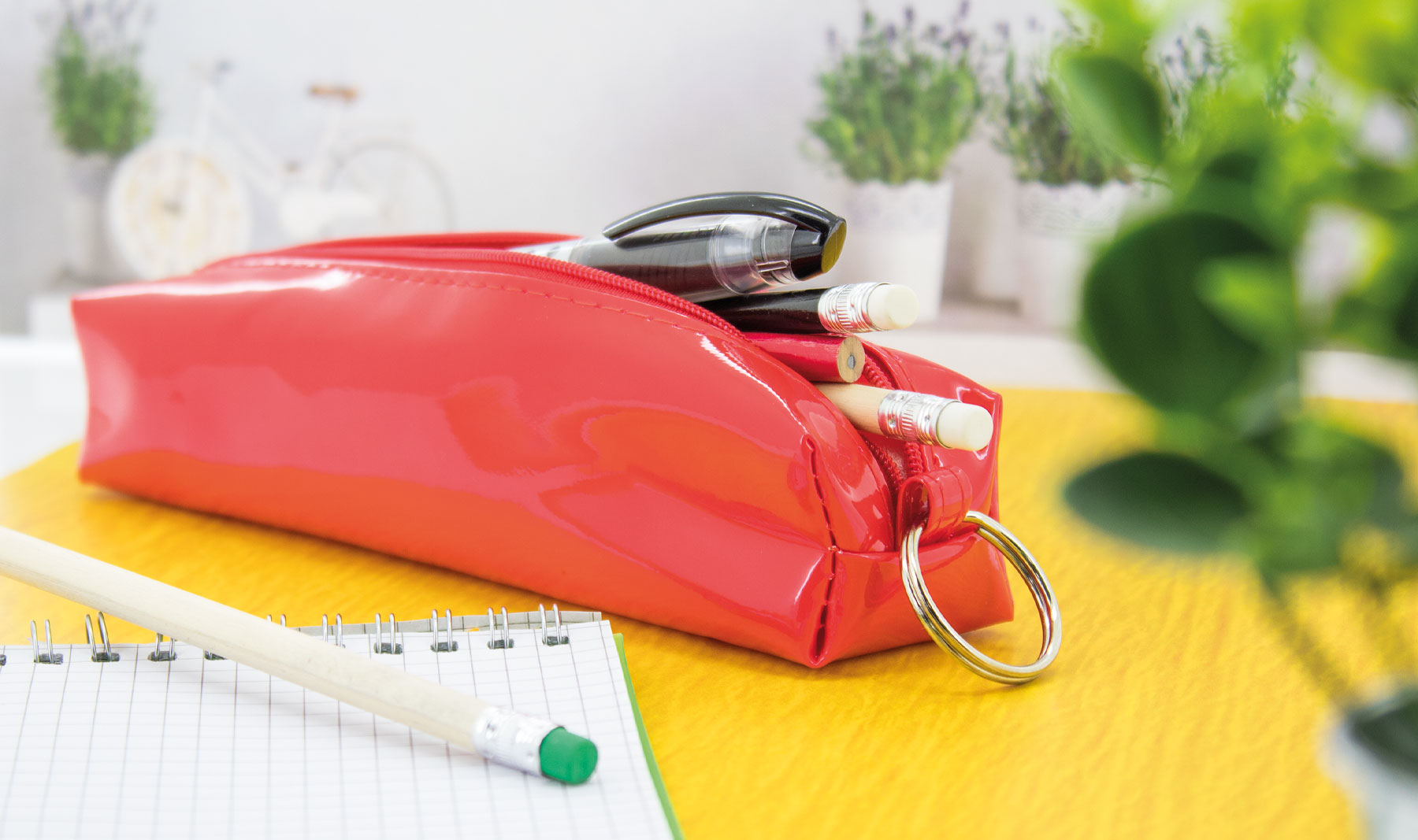 ESTUCHE DE CHAROL ROJO